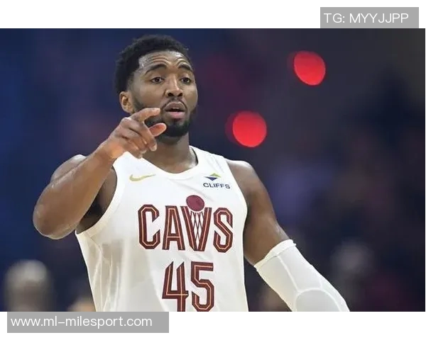 米切尔半场表现亮眼仅用16分钟砍下14分4助攻3抢断展现实力