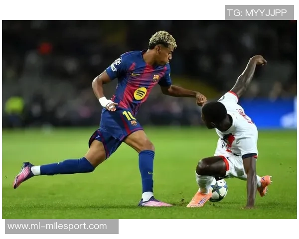 西媒报道亚马尔备战巴黎之战积极训练成为最后离场球员之一 西媒报道亚马尔备战巴黎之战积极训练成为最后离场球员之一