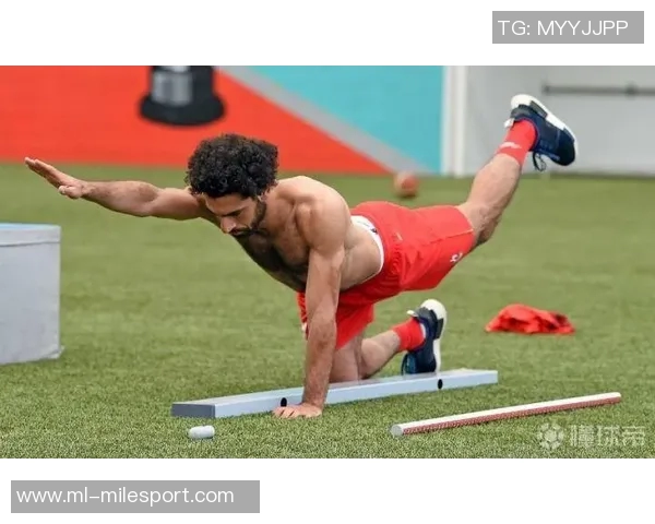 萨拉赫健身房训练照曝光腹肌线条引发粉丝热议与赞叹